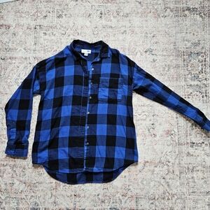 Old Navy Blue and Black Plaid Women's Button Down Shirt